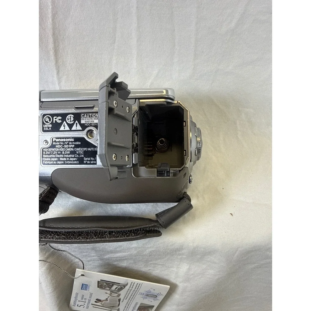 Panasonic HDC-SD1 High Def Video Camera 3CCD 1080i never used NO BATTERY
